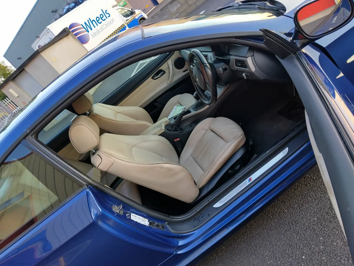 BMW 3-Series 2010 - Image 4