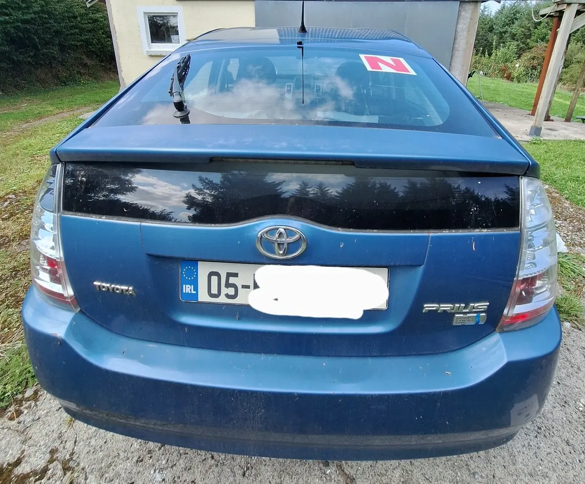 Toyota Prius hybrid for parts or repair - Image 2