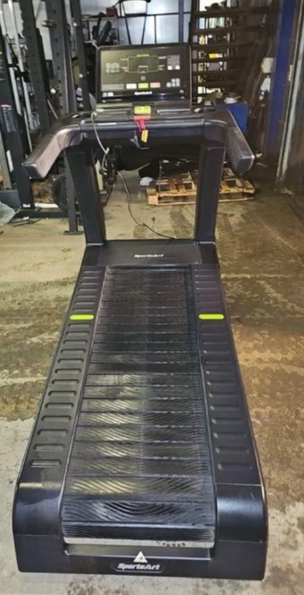 SPORTSART G690 TREADMILL - Image 4