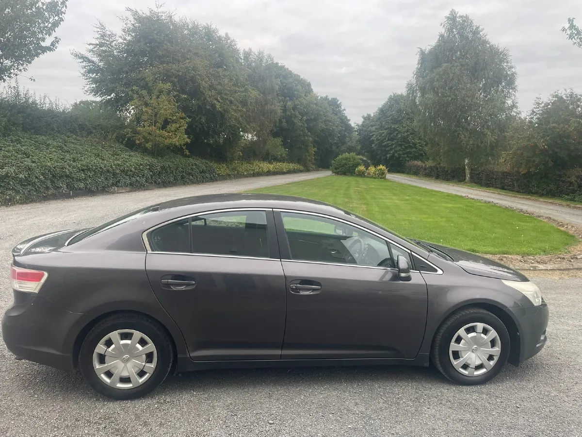 Toyota Avensis 2011 - Image 4