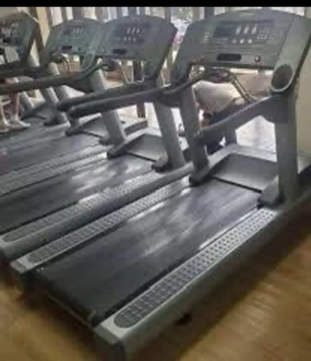 3 LIFE FITNESS 95TI TREADMILL NEXT TO NEW - Image 1