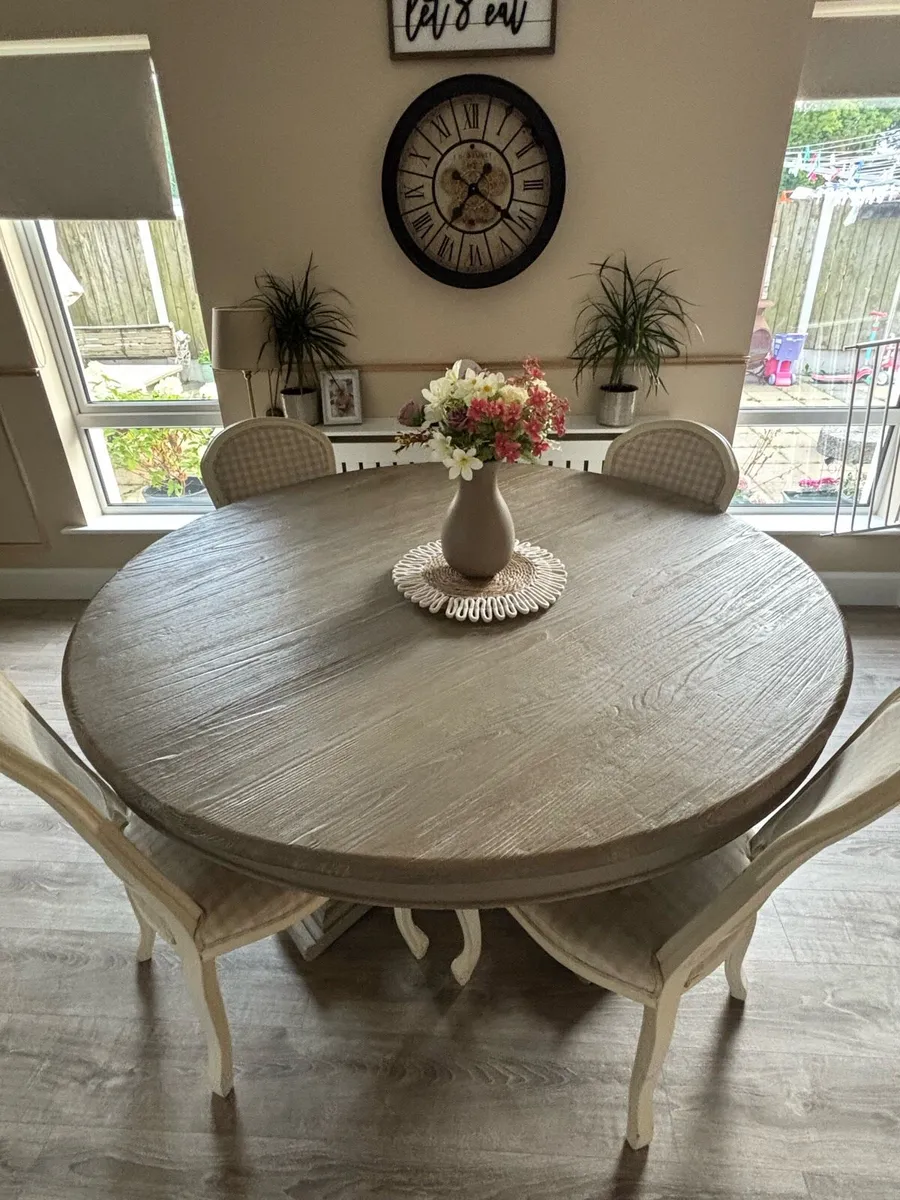 Dining table - Image 1