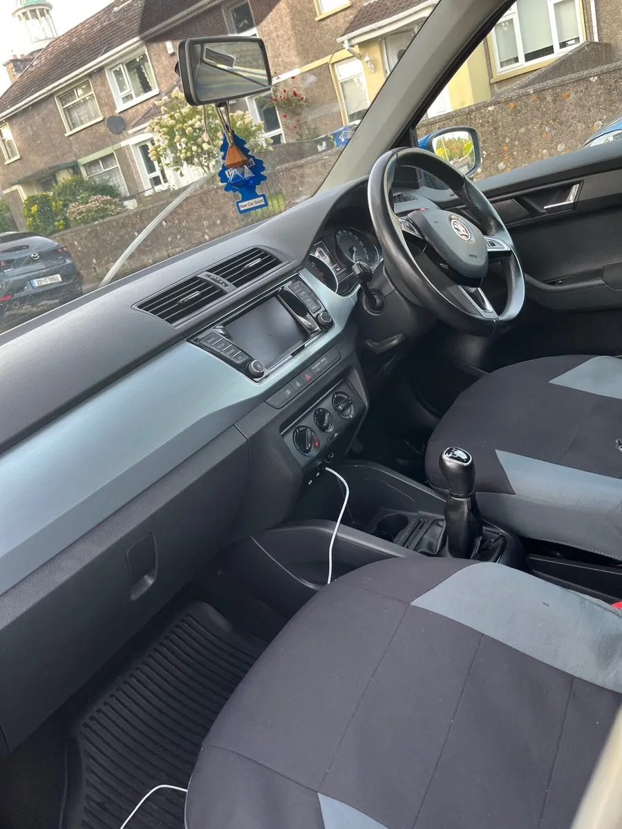 Skoda Fabia 2017 - Image 2