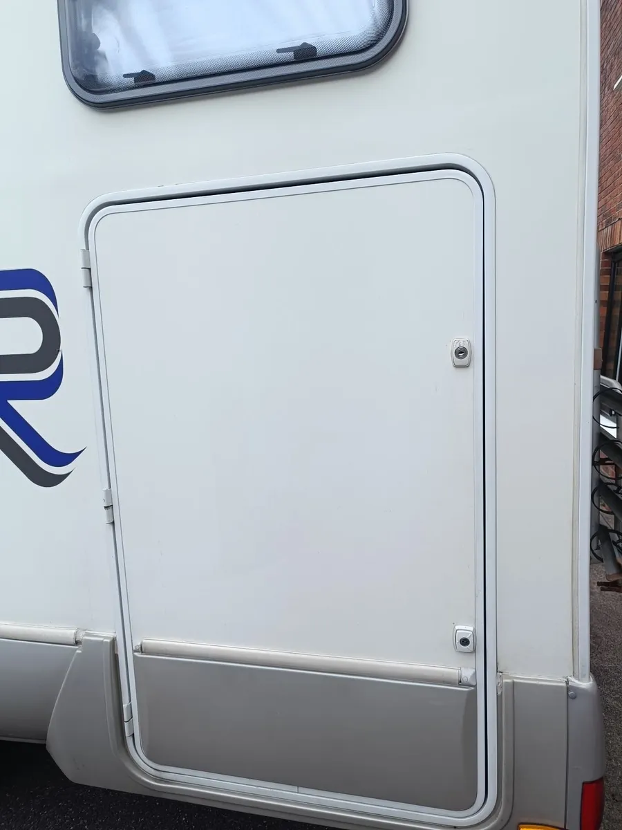 2008 6 berth motorhome - Image 1