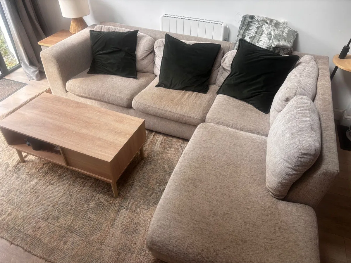 L shaped couch - Image 1