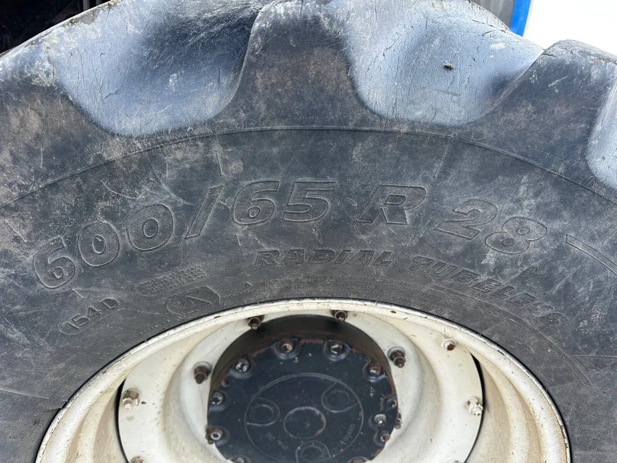 2 Tractor tyres 600/65/28 - Image 3