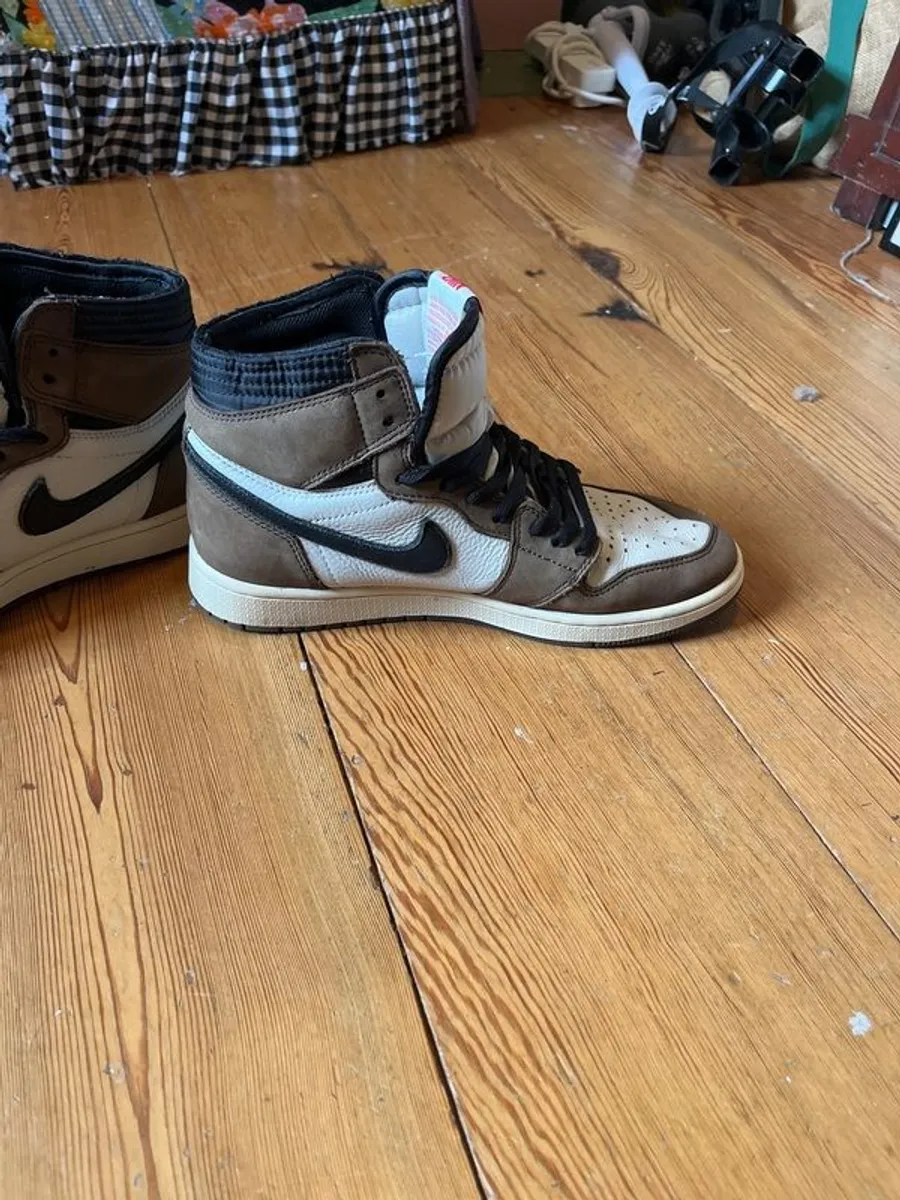 Nike Jordan travis Scotts - Image 2