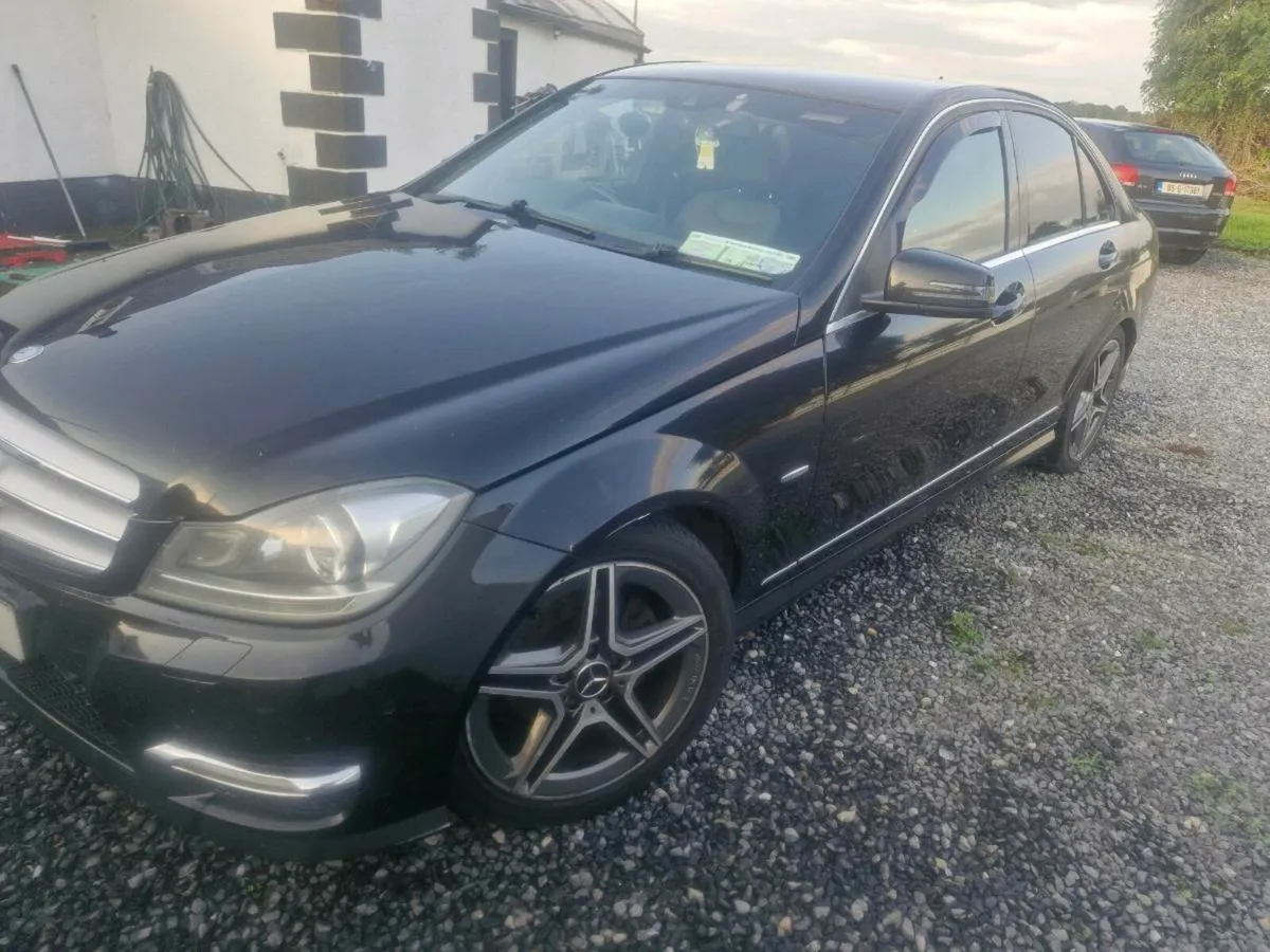 Mercedes c220 D Black Edition - Image 4