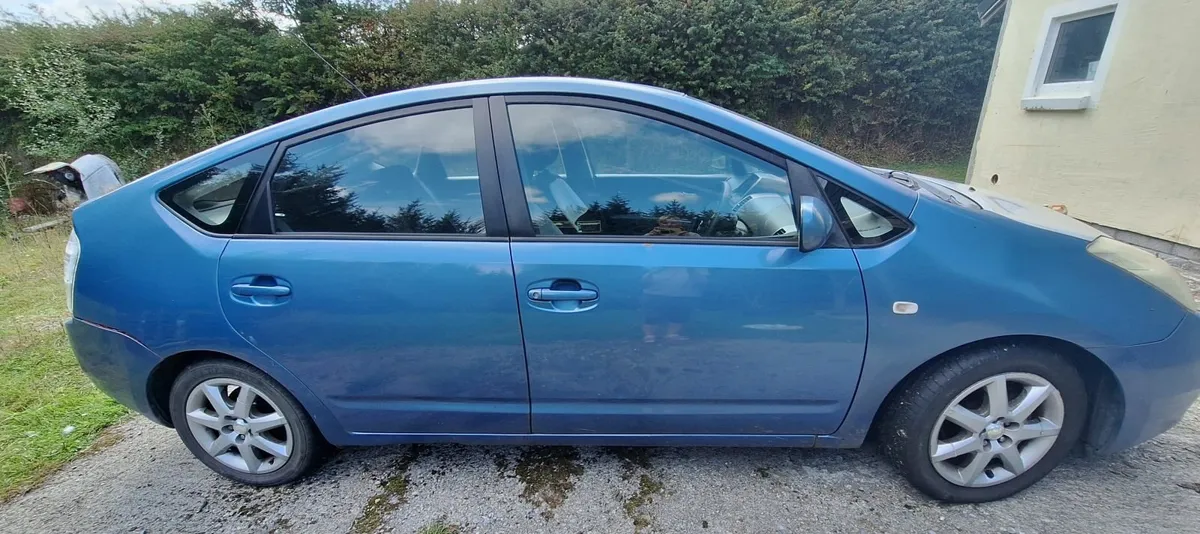 Toyota Prius 2005 - Image 2