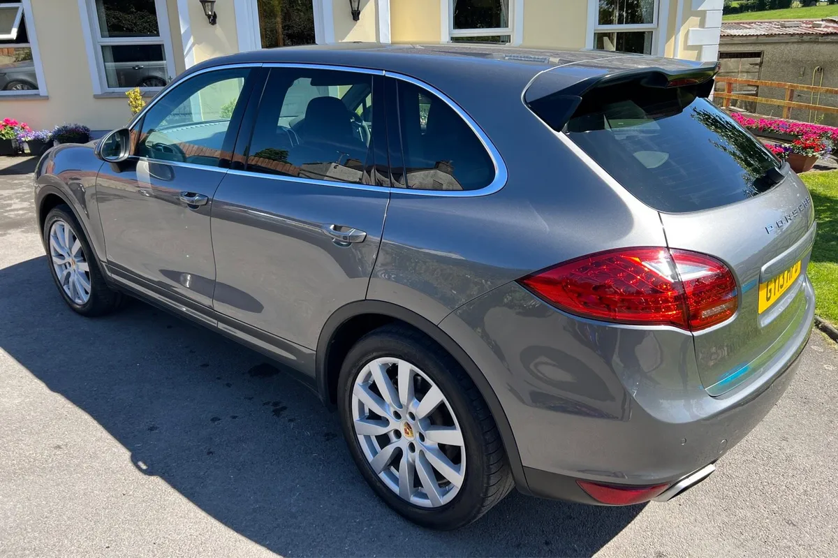 Porsche Cayenne S 4.2 TDI V8 - Image 4