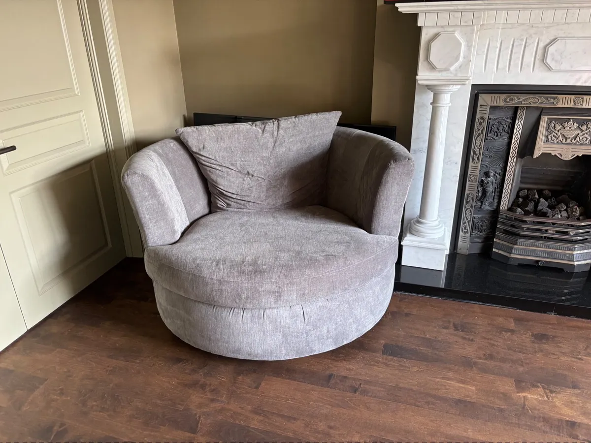 🪑 Snuggle Swivel Chair –Worth €885, selling €150 - Image 2