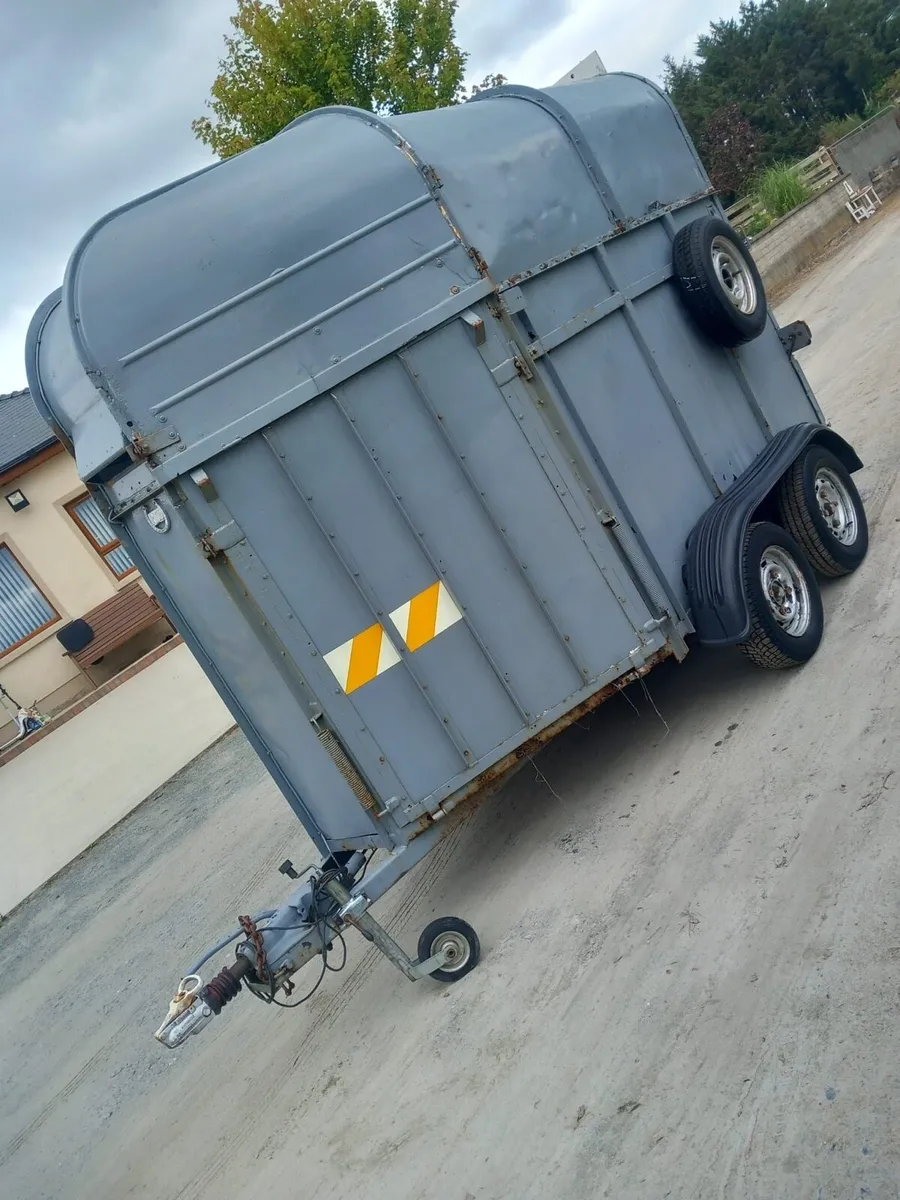 Horse box - Image 1