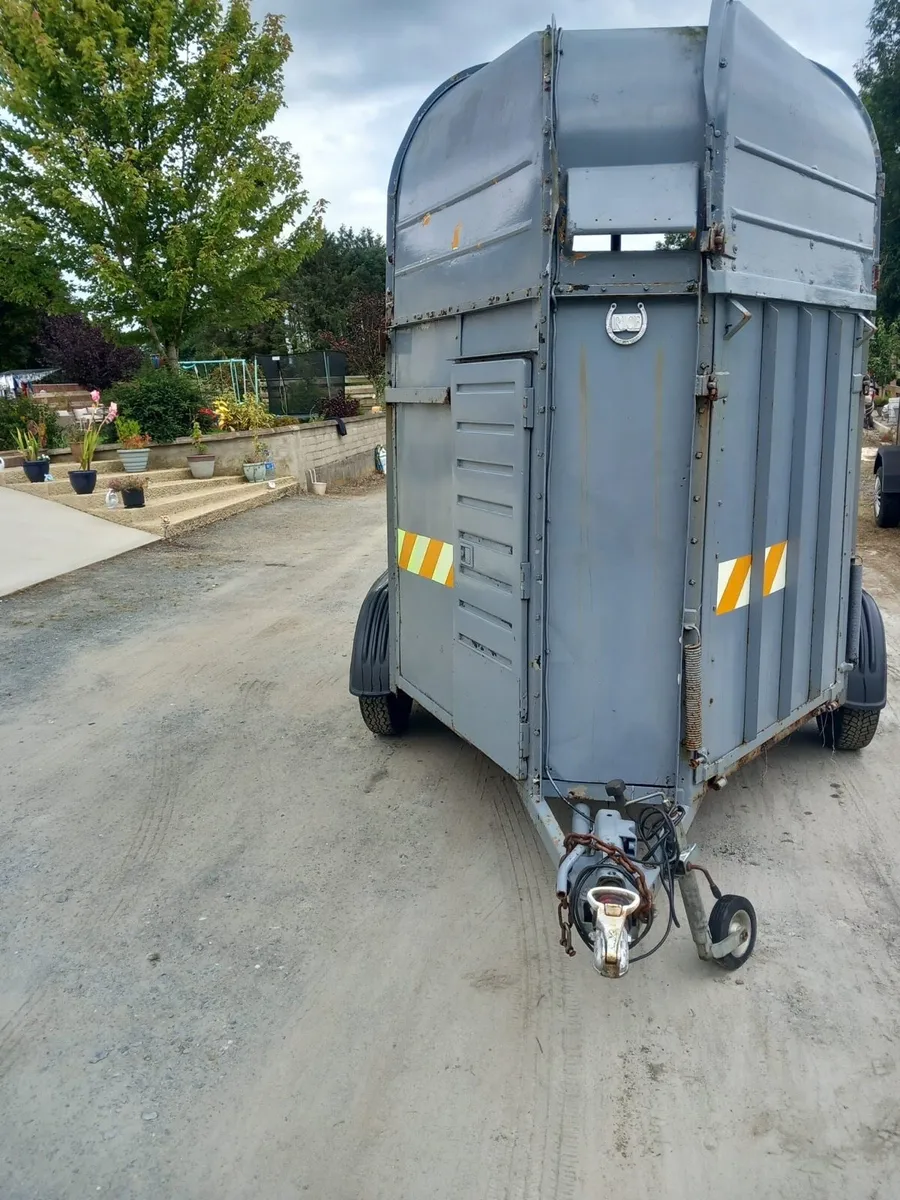 Horse box - Image 2