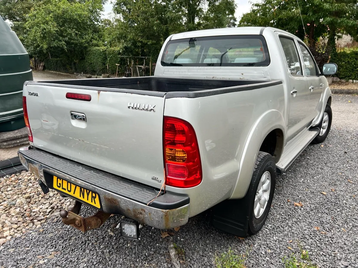 Toyota hilux - Image 2