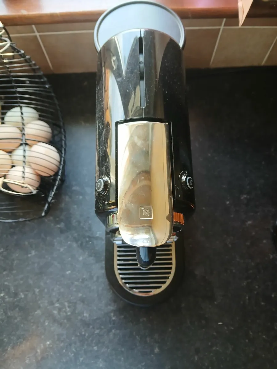 Nespresso delonghi coffee machine - Image 1