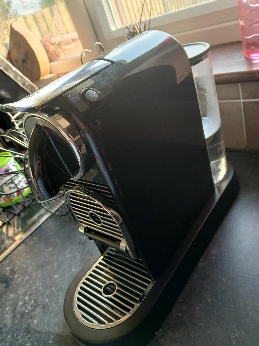 Nespresso delonghi coffee machine - Image 2