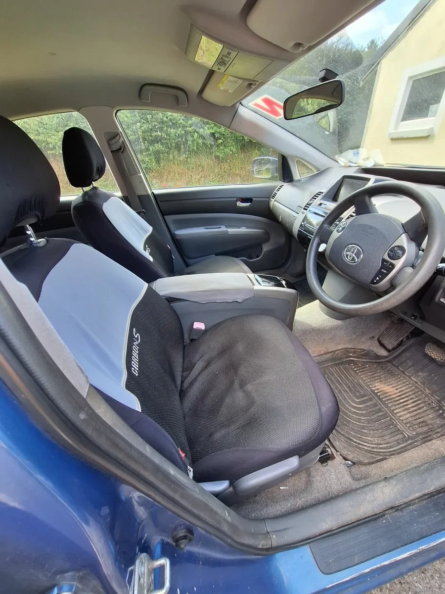 Toyota Prius hybrid for parts or repair - Image 4