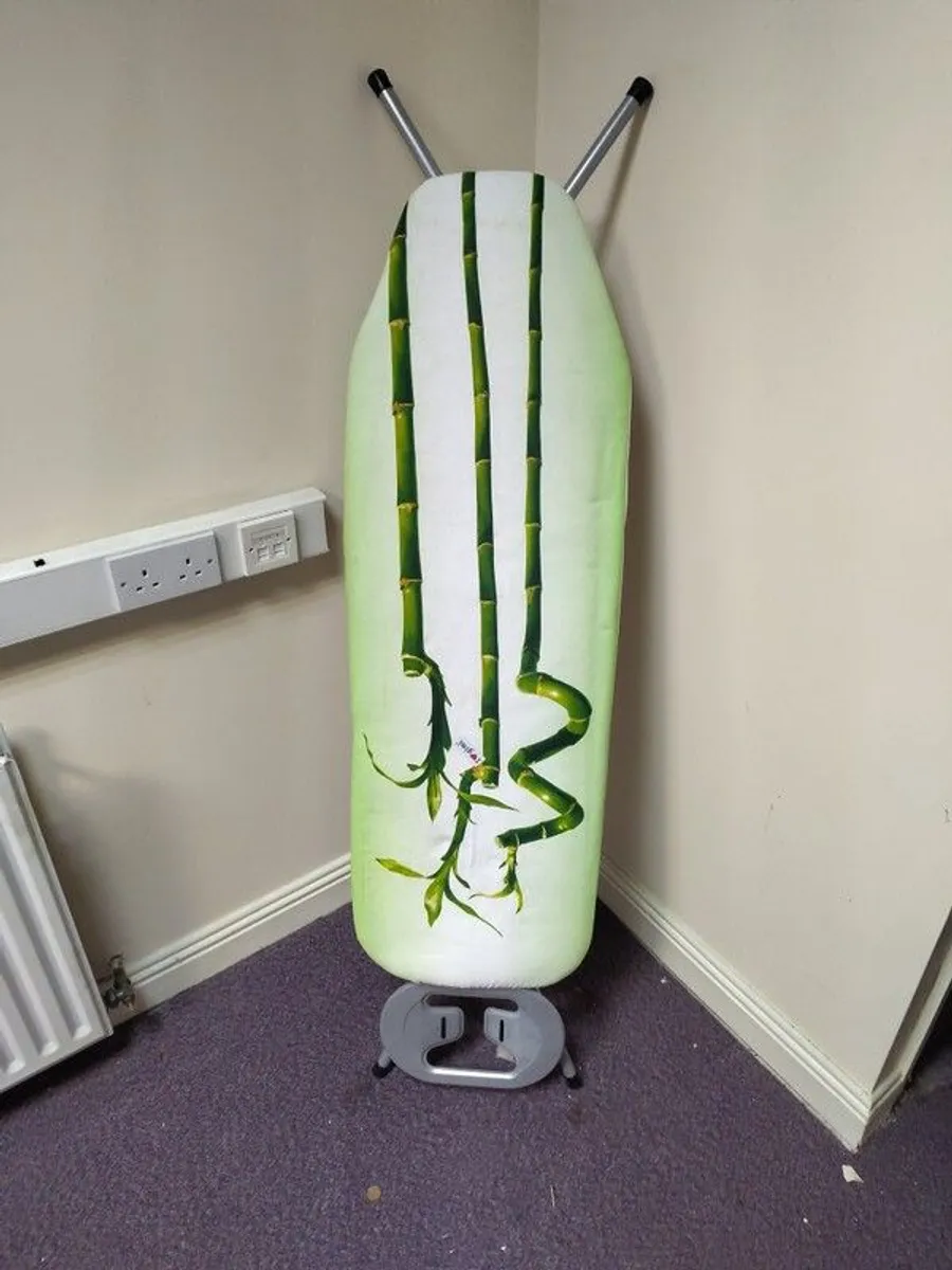 Ironing board and iron - Image 2