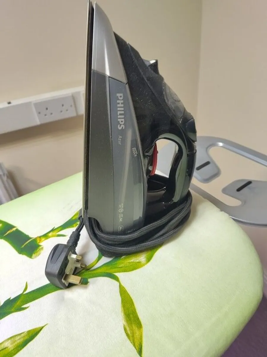Ironing board and iron - Image 3