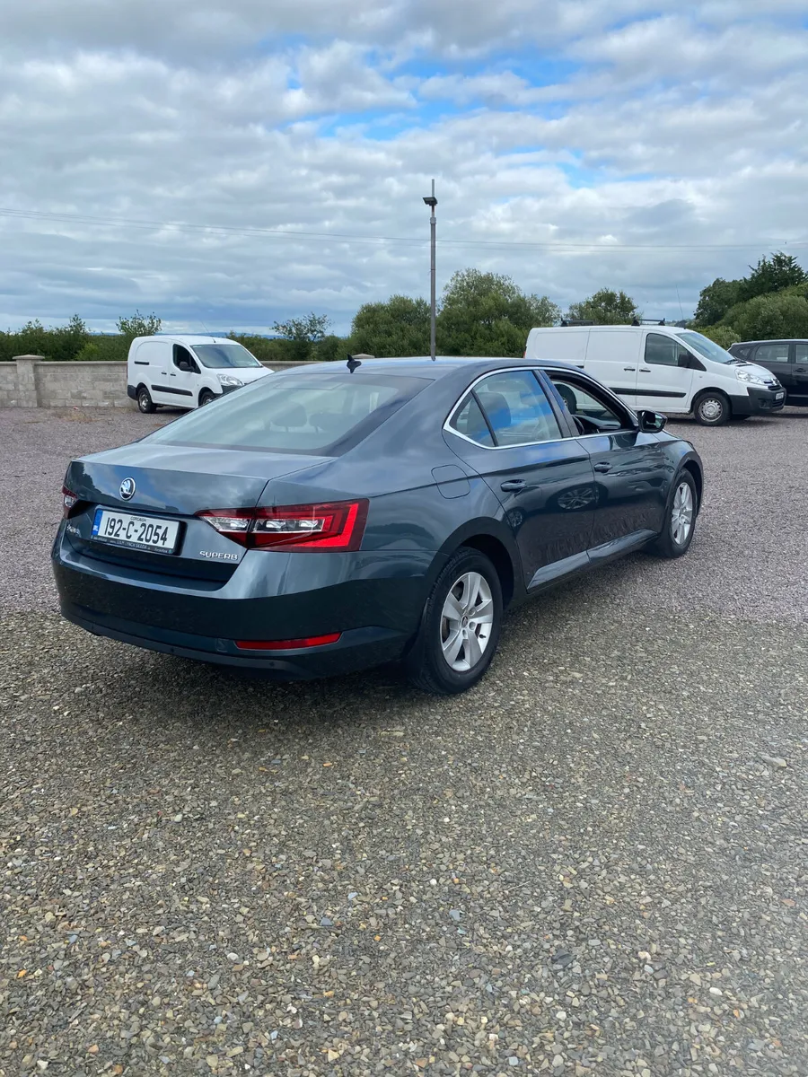 Skoda Superb 2019 - Image 3