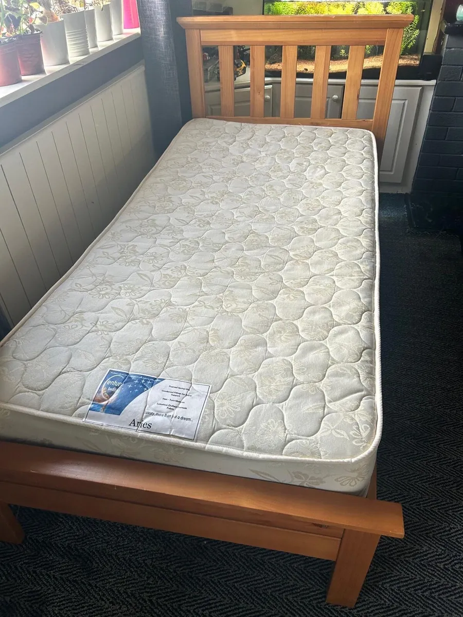 Single bed frame with mattress - Image 1