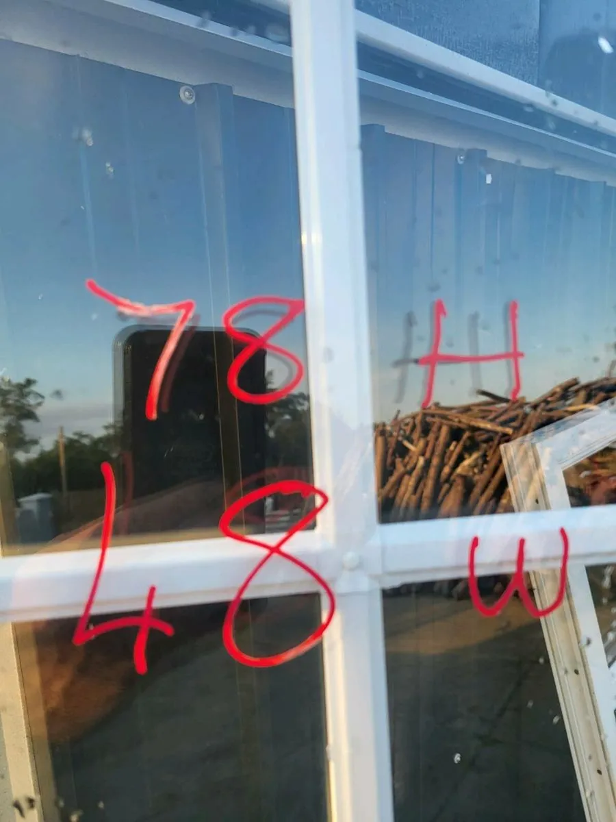 Door and window - Image 2