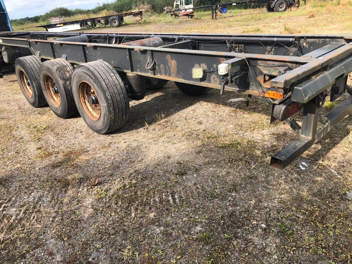 Tri-axle chassis - Image 2