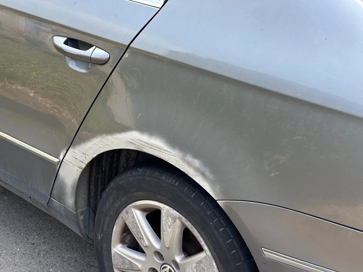 Volkswagen Passat 2008 - Image 2