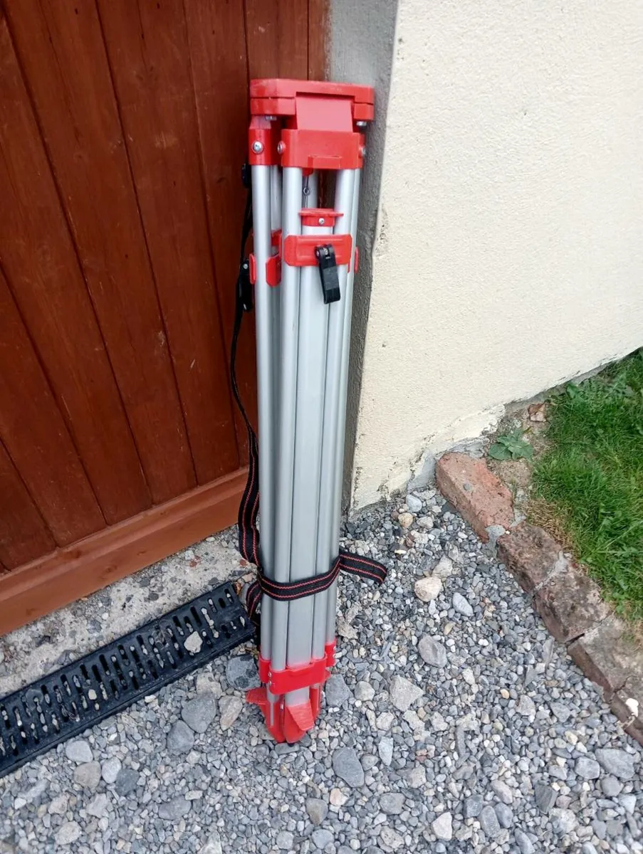 Tripod stand - Image 1