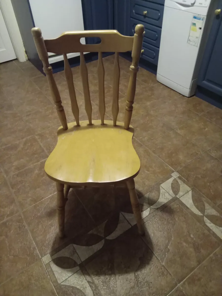 Table and chairs (6 ft) - Image 3