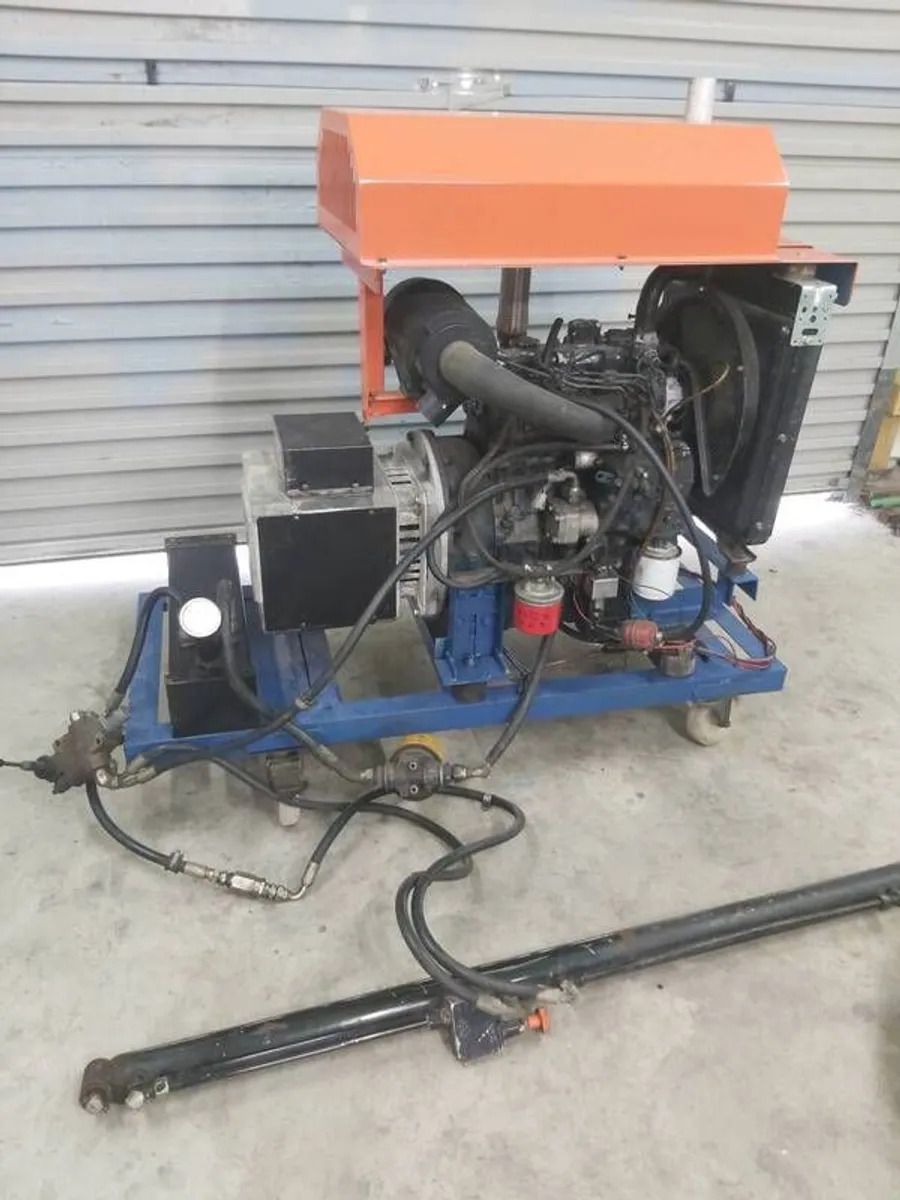 Kubota D1105 engine with Hydraulic pump and Generator - Image 2