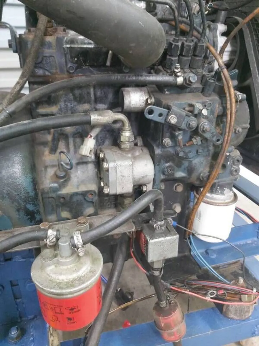 Kubota D1105 engine with Hydraulic pump and Generator - Image 3