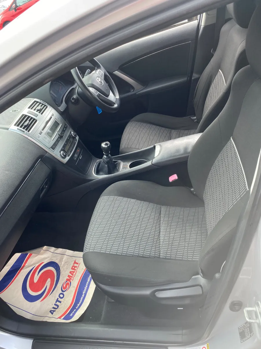 Toyota Avensis 2014 - Image 2