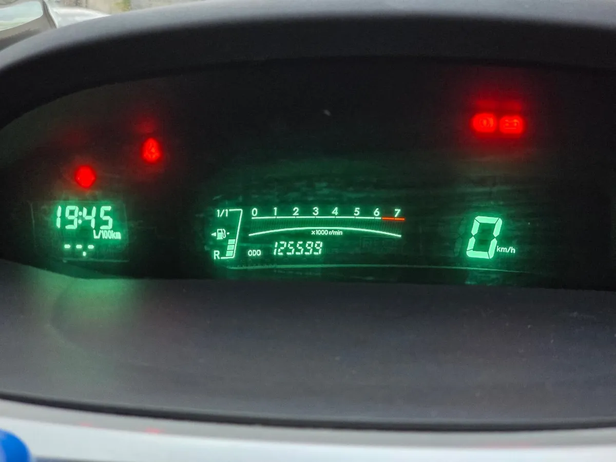 Toyota Yaris 2006 - Image 3