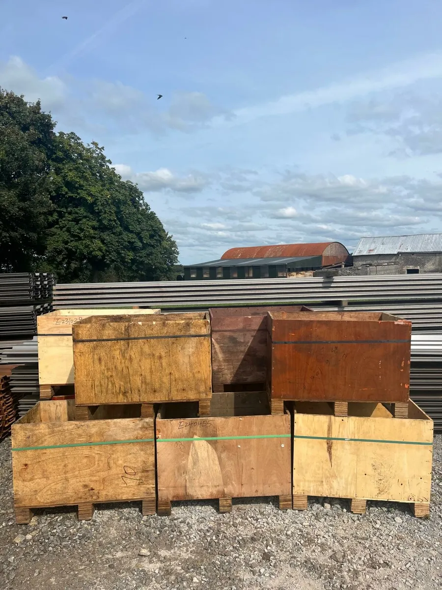 Timber box / wooden container - Image 1