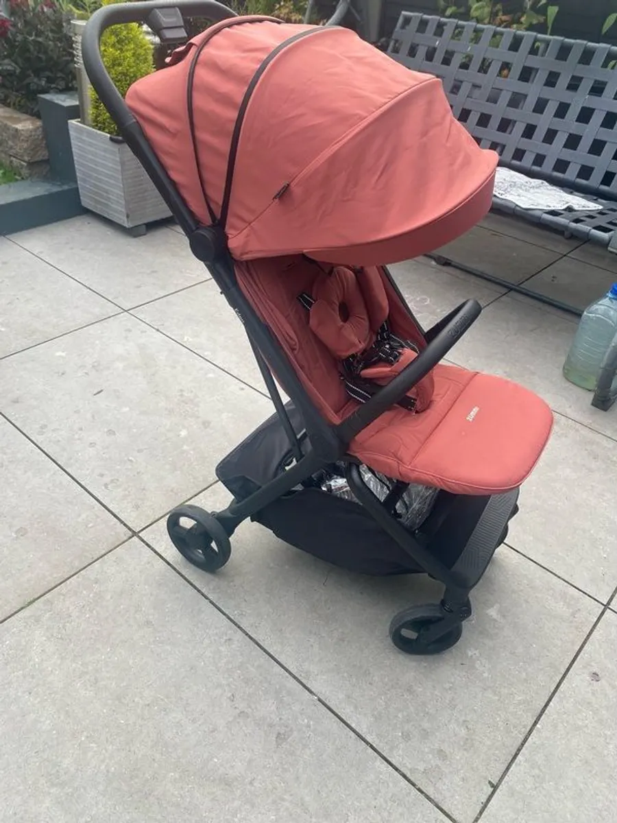 PRAM Like New Zummi Eden Compact Stroller. - Image 1
