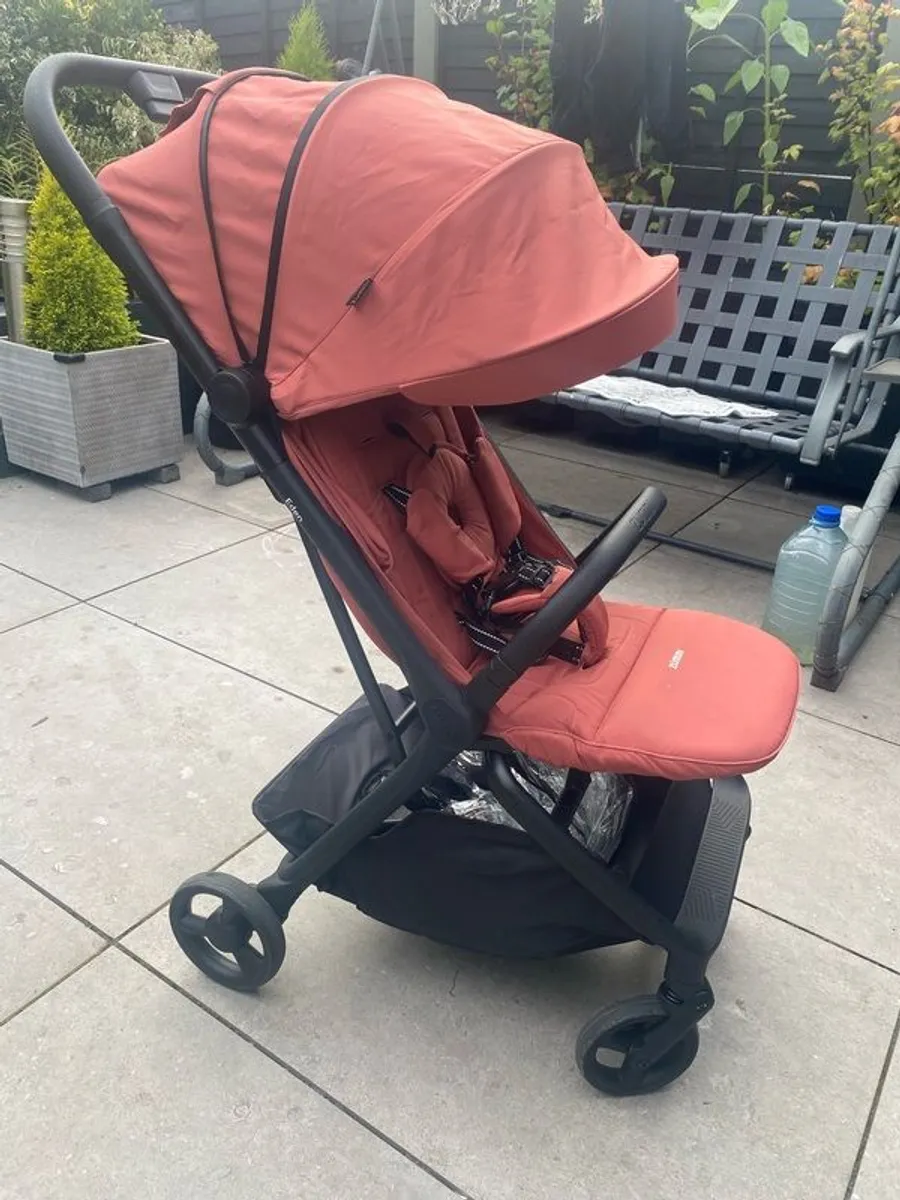 PRAM Like New Zummi Eden Compact Stroller. - Image 2