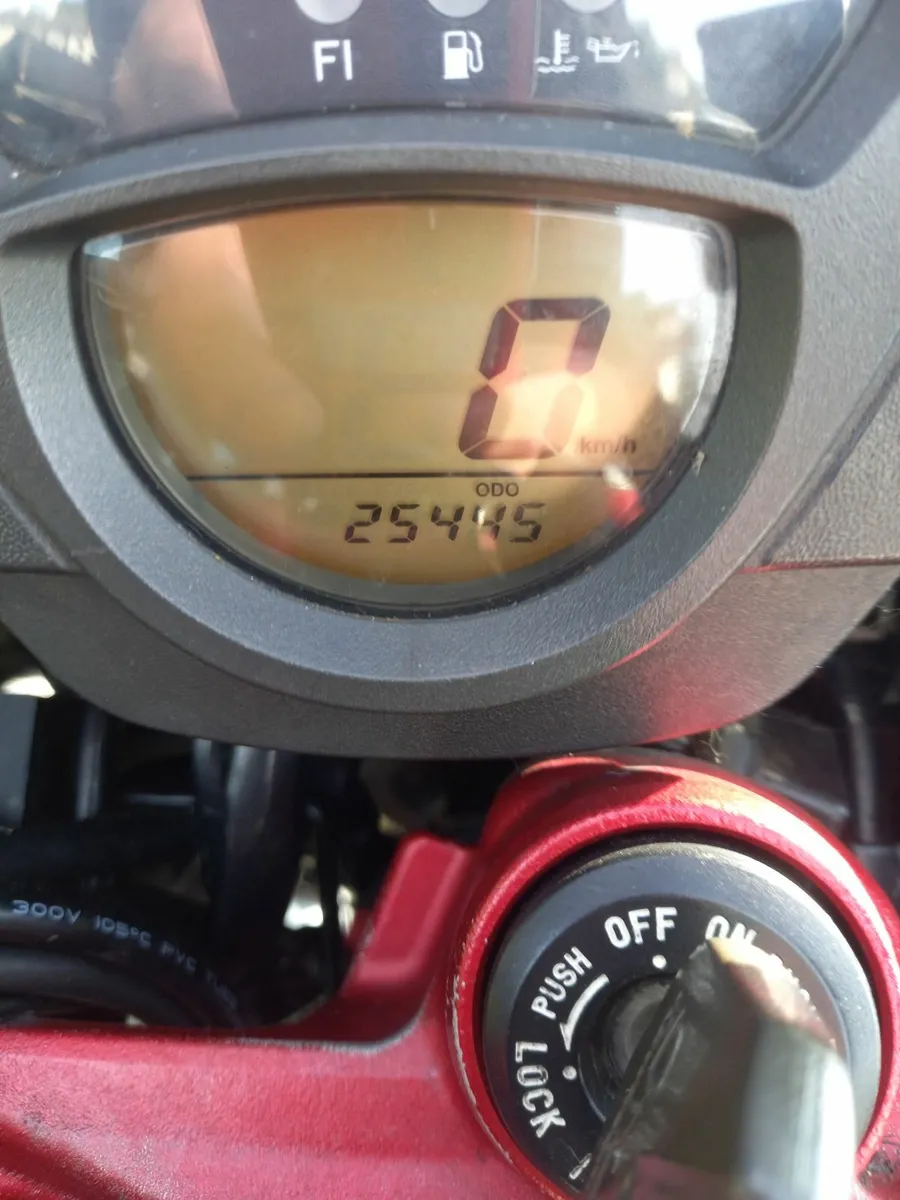 Kawasaki  ER6N  2007 - Image 2