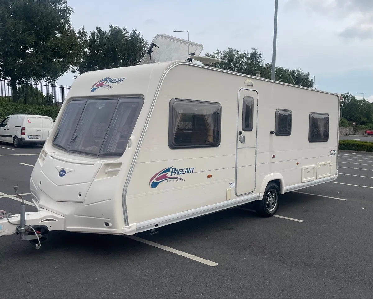 2010 Bailey 4/5 berth fixed bed & Air Awning - Image 1