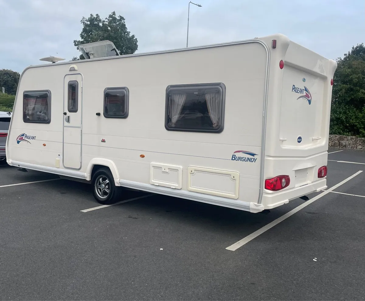 2010 Bailey 4/5 berth fixed bed & Air Awning - Image 3
