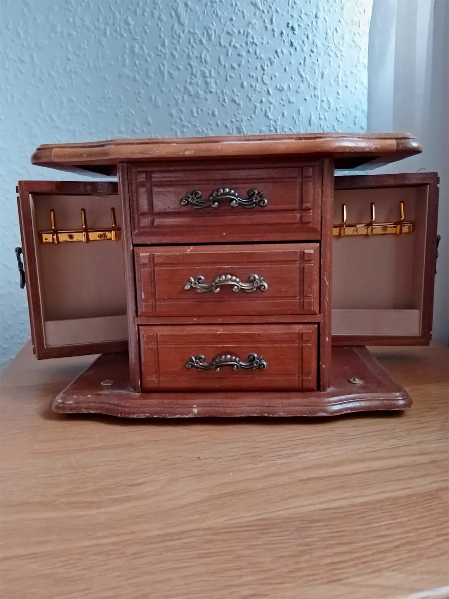 Beautiful jewellery cabinet - Image 2