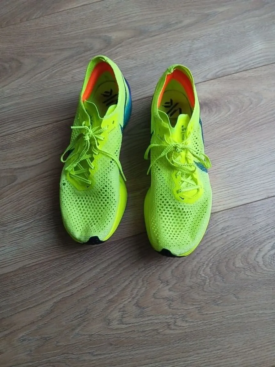 Mens running shoes - Image 1