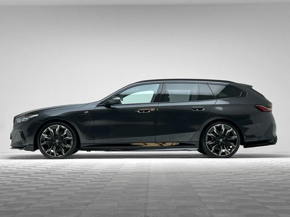 BMW 5 Series 530E Touring M Sport - Image 4