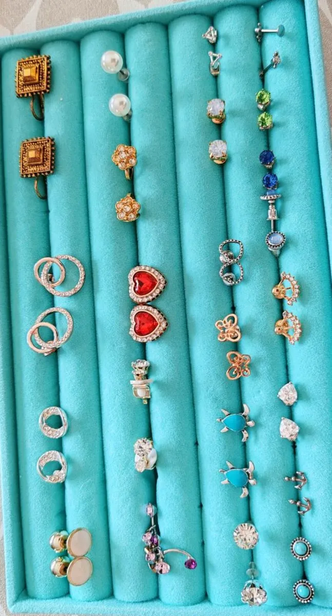 22 pr costume earrings - Image 1