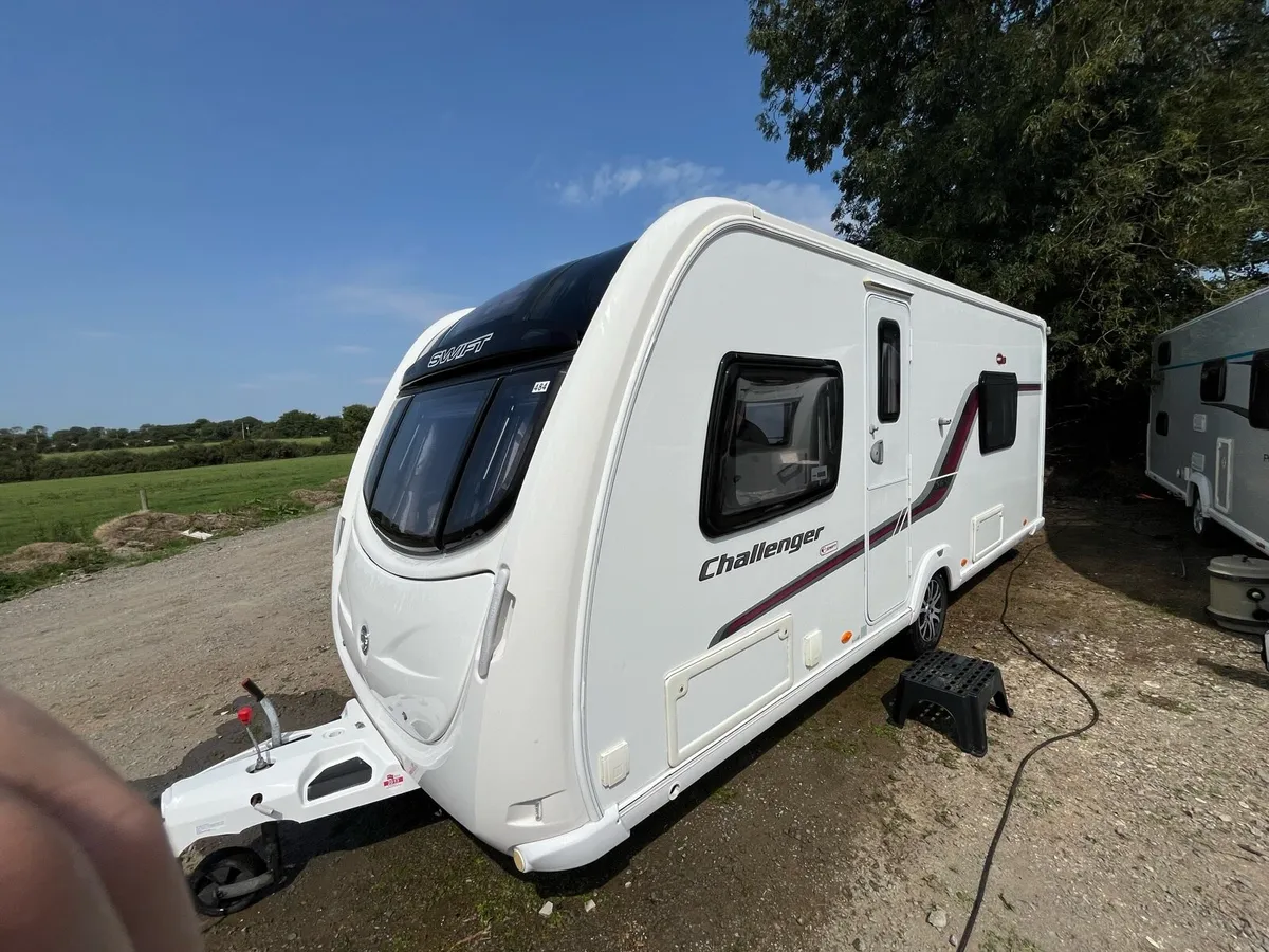 Swift Challenger Fixed single beds - Image 1