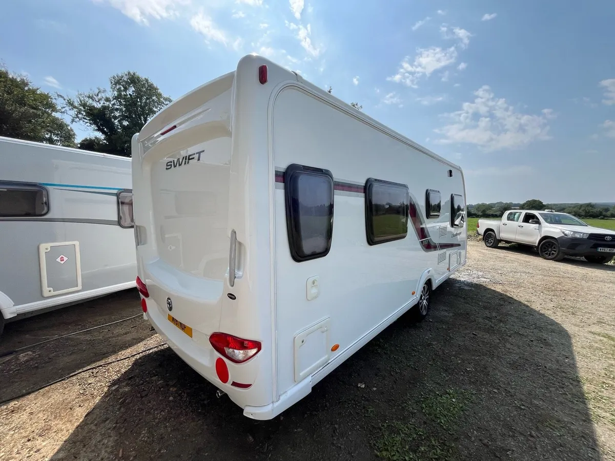 Swift Challenger Fixed single beds - Image 4