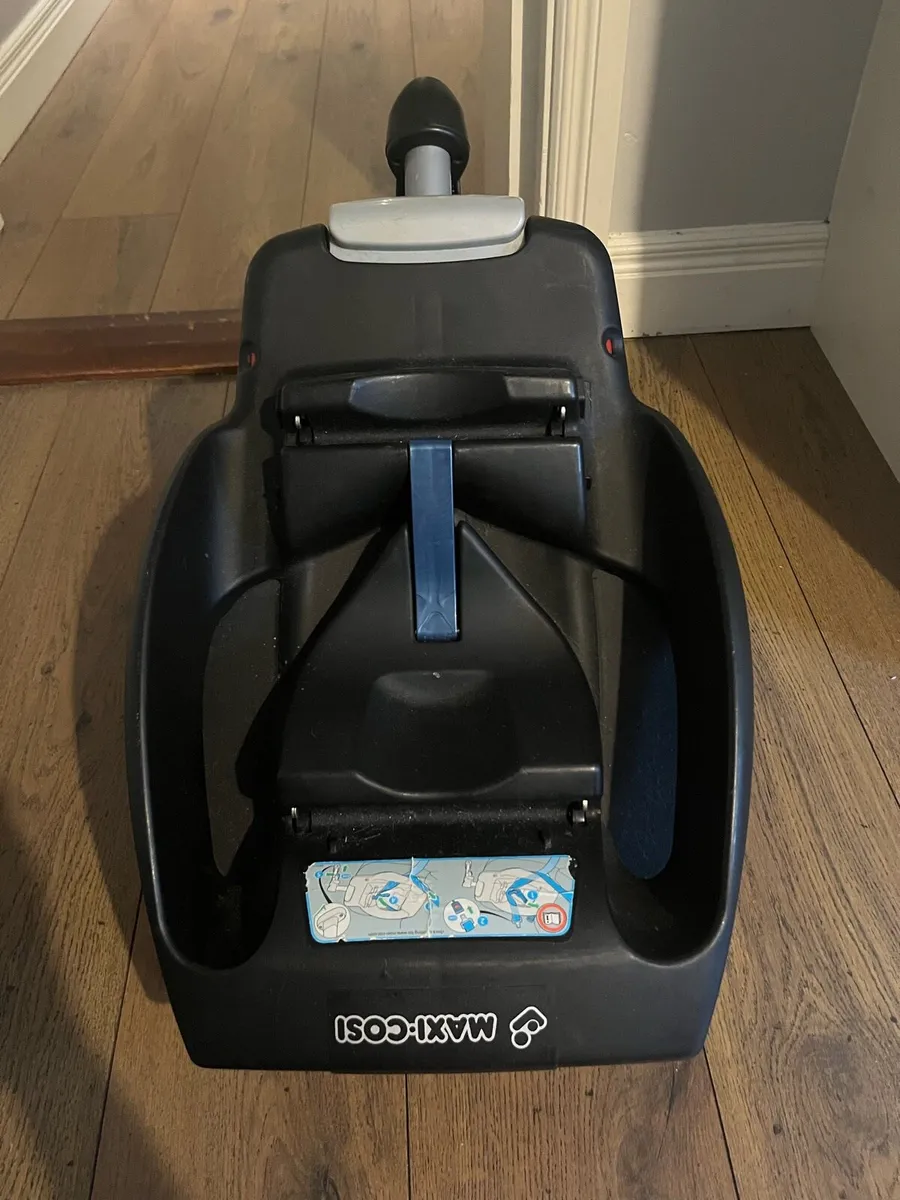 Maxi Cosi Isofix Base - Image 1