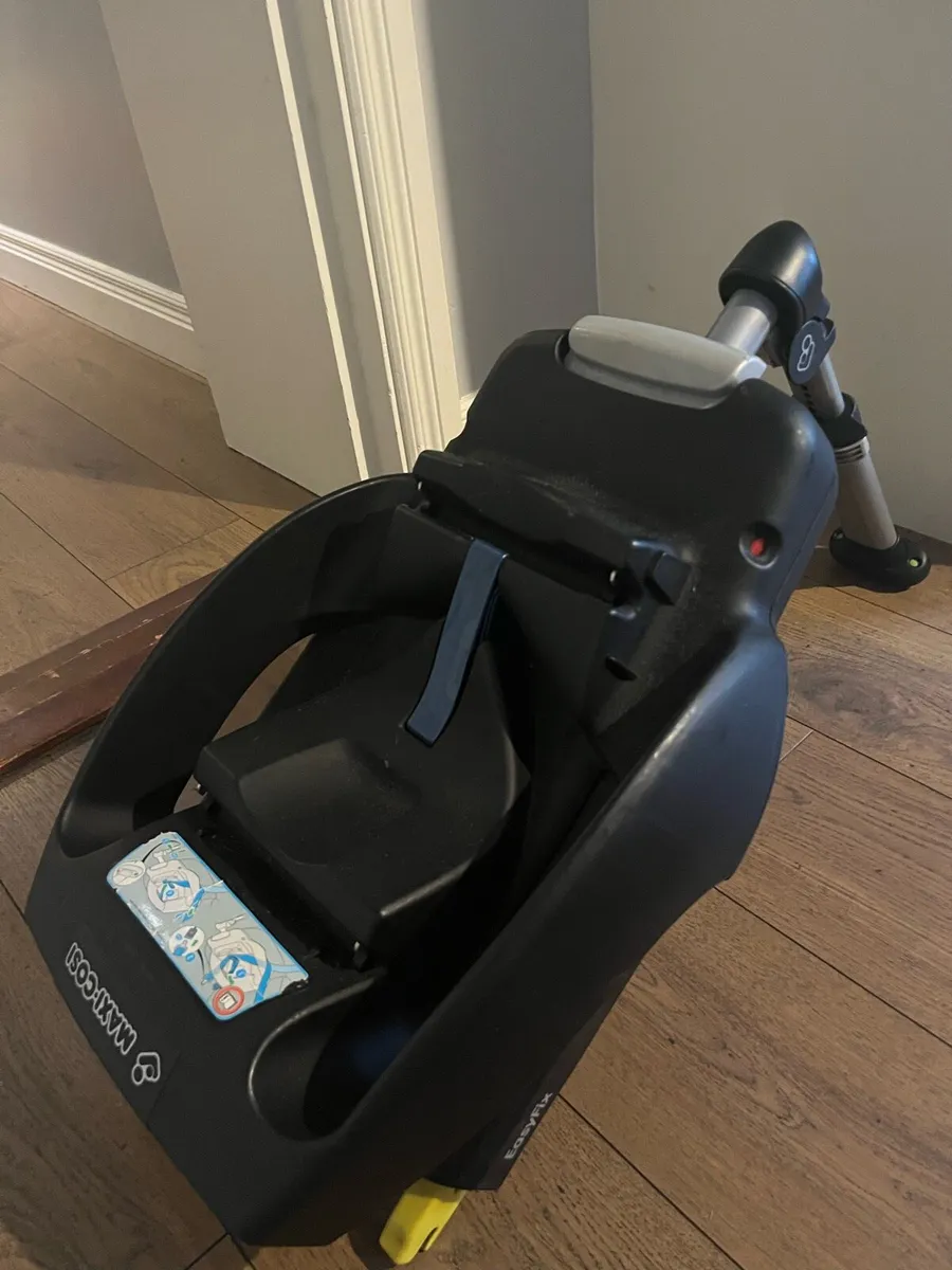 Maxi Cosi Isofix Base - Image 2