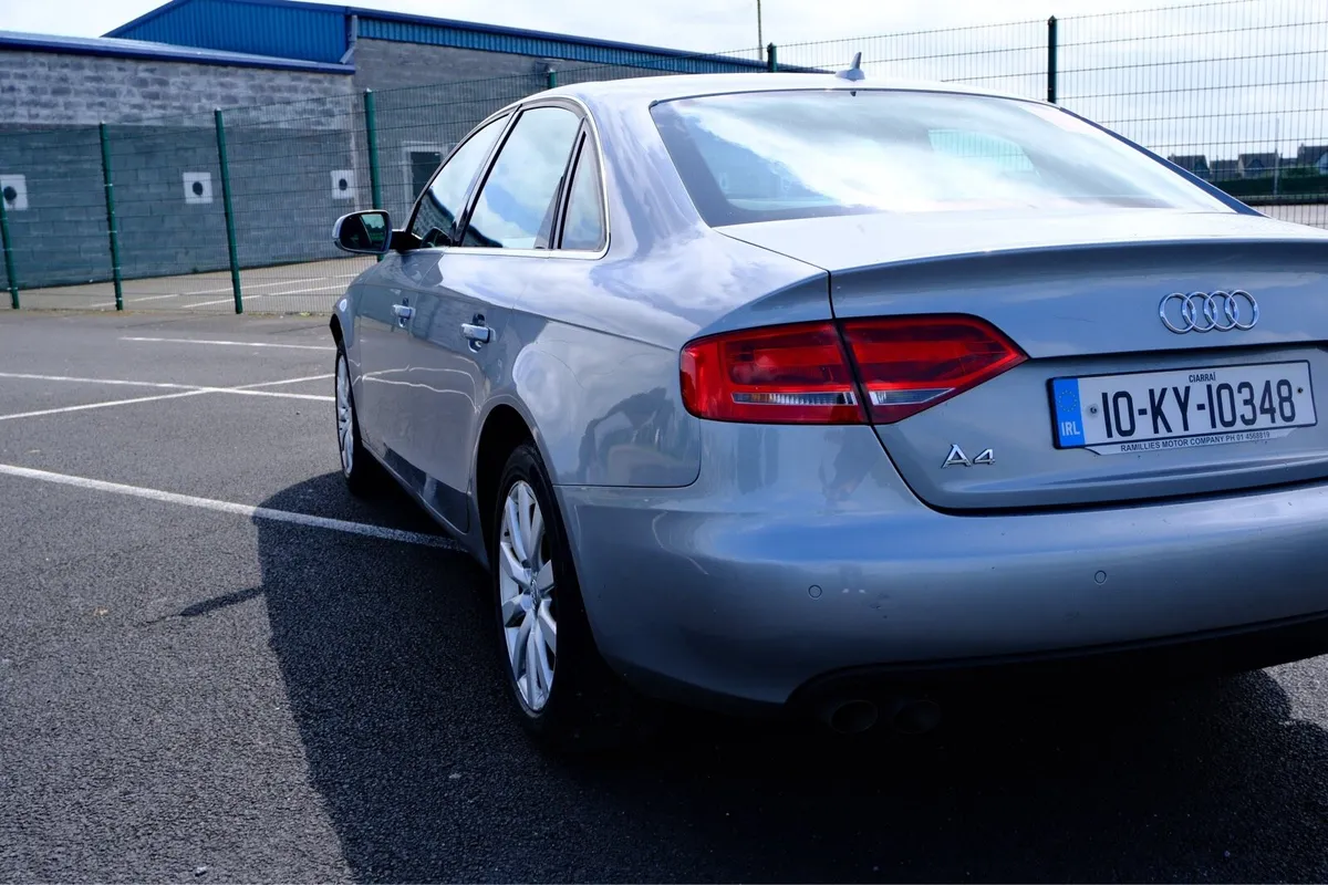 Audi A4 2010 2.0TDI - Image 4