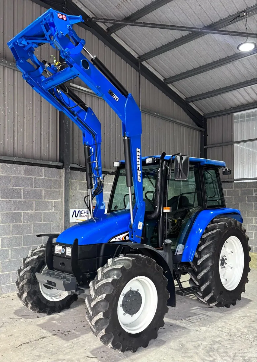 NEW HOLLAND TL90 ** Power Shuttle** - Image 2
